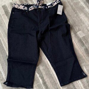 Croft and Barrow 16P blue Capri with flower belt